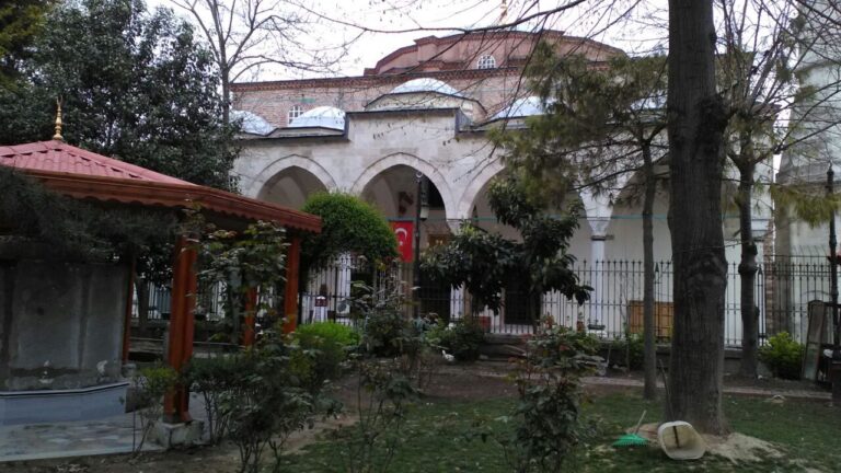 Küçük Ayasofya, Istanbul. Çatladıkapı