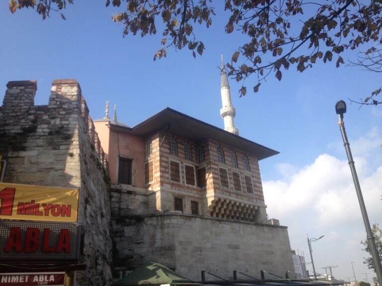 Castles at Eminönü, Yenicami, Istanbul Castles at Eminönü, Yenicami, Istanbul