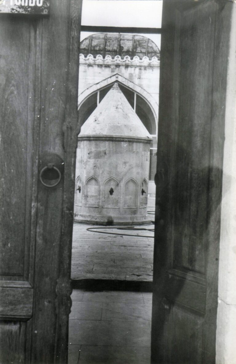 Garden of the Süleymaniye Mosque Complex. Fatih. Istanbul.1975