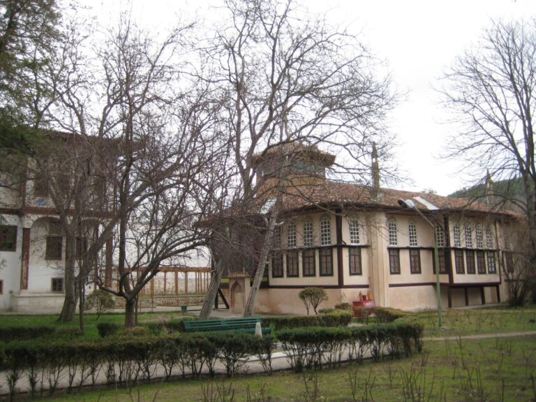 Crimea: Tatar Capital Bahçesaray and Mini Topkapi Palace: Hansaray