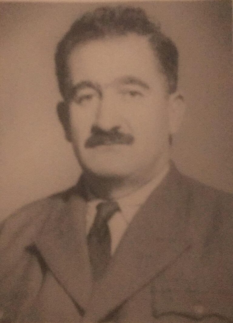 Atatürk’ü Mucur’da (Kırşehir) karşılayan Azadan Tevfik bey